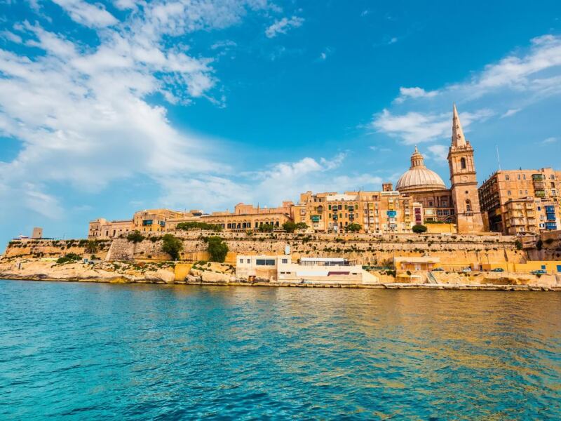 Czarterowe kontra rejsowe - z których lotów lepiej skorzystać?