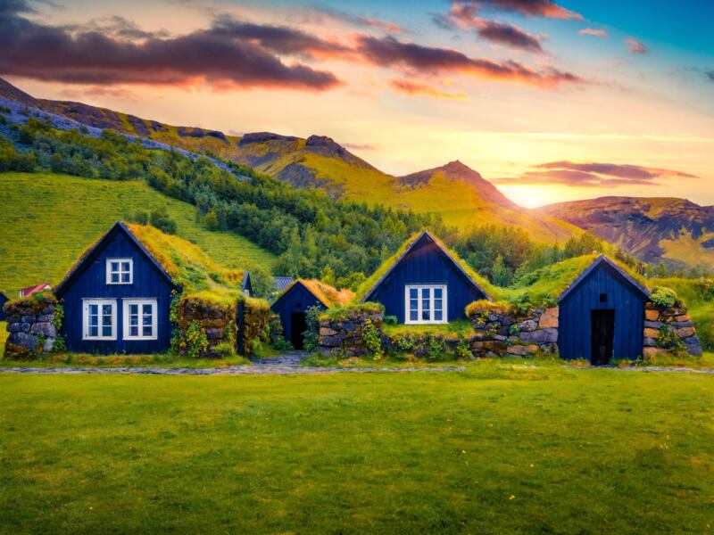 Czy są loty bezpośrednie z Polski do Islandii i ile mogą trwać?