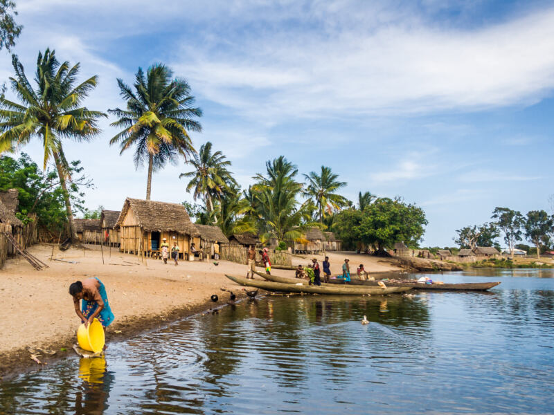 Czy są loty bezpośrednie z Polski na Madagaskar i ile mogą trwać?