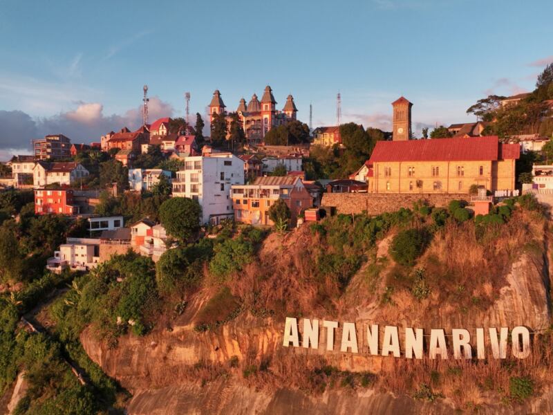 Czarterowe kontra rejsowe - z których lotów lepiej skorzystać?