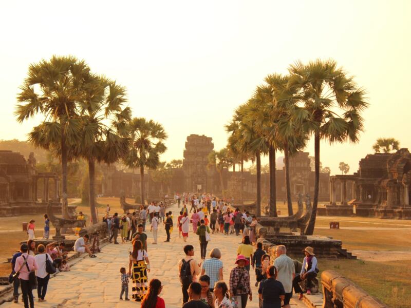 Czy są loty bezpośrednie z Polski do Kambodży i ile mogą trwać?