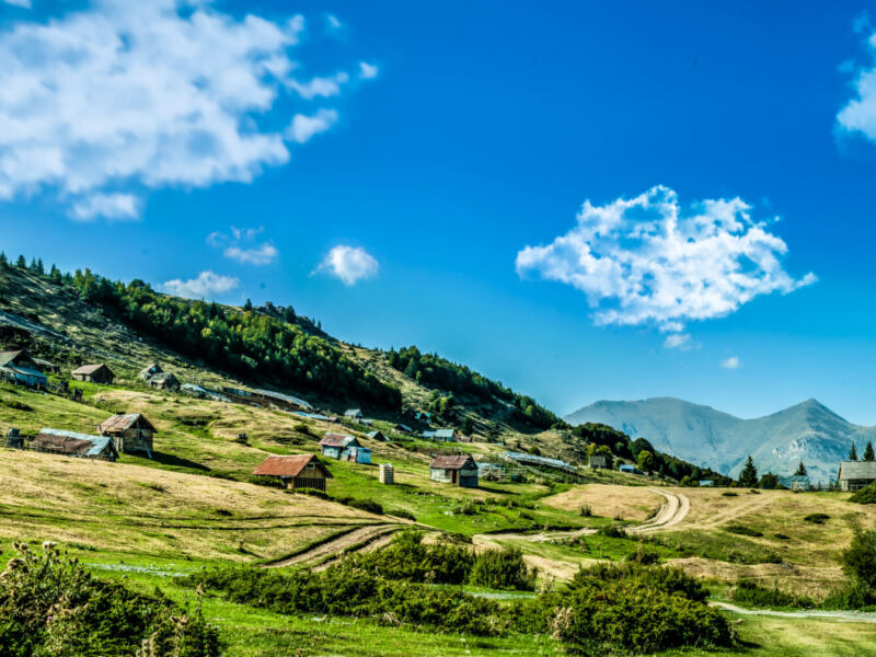 Co wpływa na długość lotu do Macedonii?