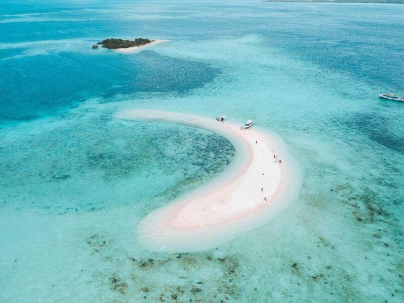 Co wpływa na długość lotu do Indonezji?