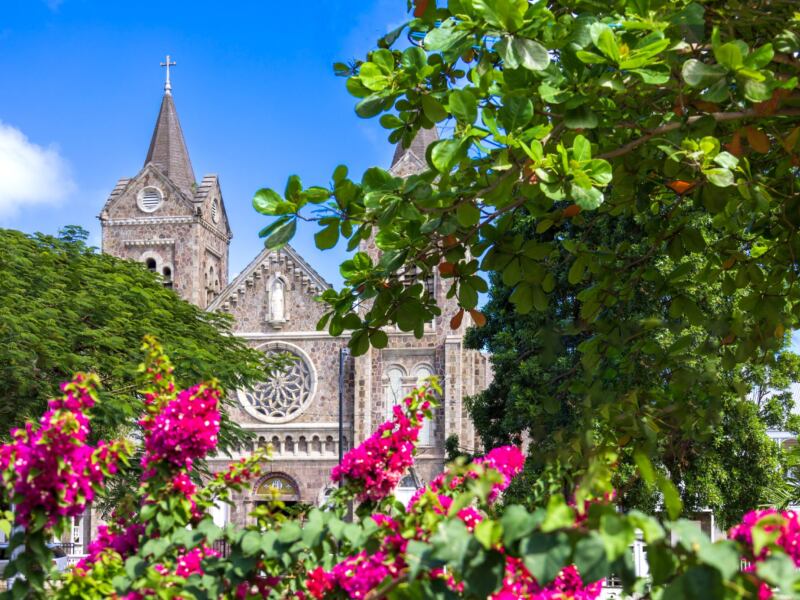 Co wpływa na długość lotu na Saint Kitts i Nevis?